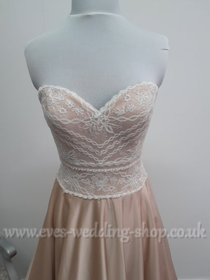 Amanda Wyatt ''Renatta'' mocha ivory A-line wedding dress UK 8