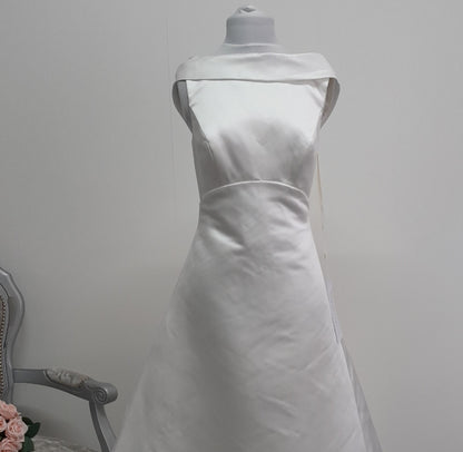 Amanda Wyatt ''Petunia'' boat neckline A-line wedding dress UK 12
