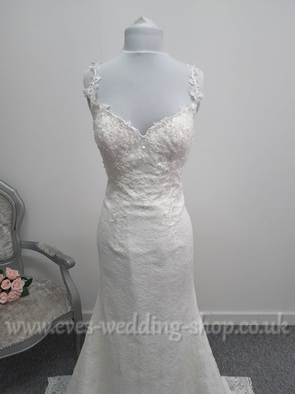 Amanda Wyatt fit and flare ivory lace wedding dress UK 12