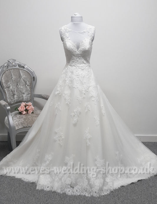 Charlotte Bridal  ivory wedding dress UK size 6