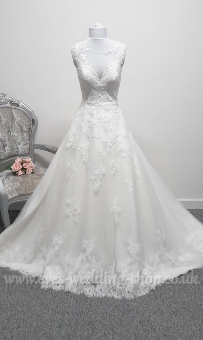 Charlotte Bridal  ivory wedding dress UK size 6
