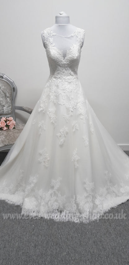 Charlotte Bridal  ivory wedding dress UK size 6