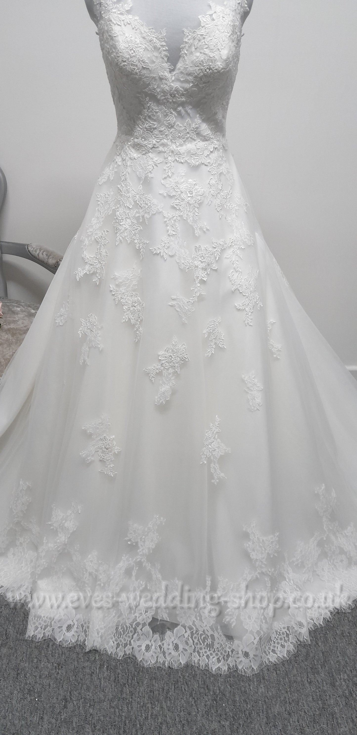 Charlotte Bridal  ivory wedding dress UK size 6