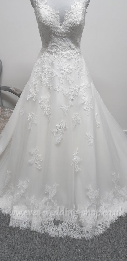Charlotte Bridal  ivory wedding dress UK size 6