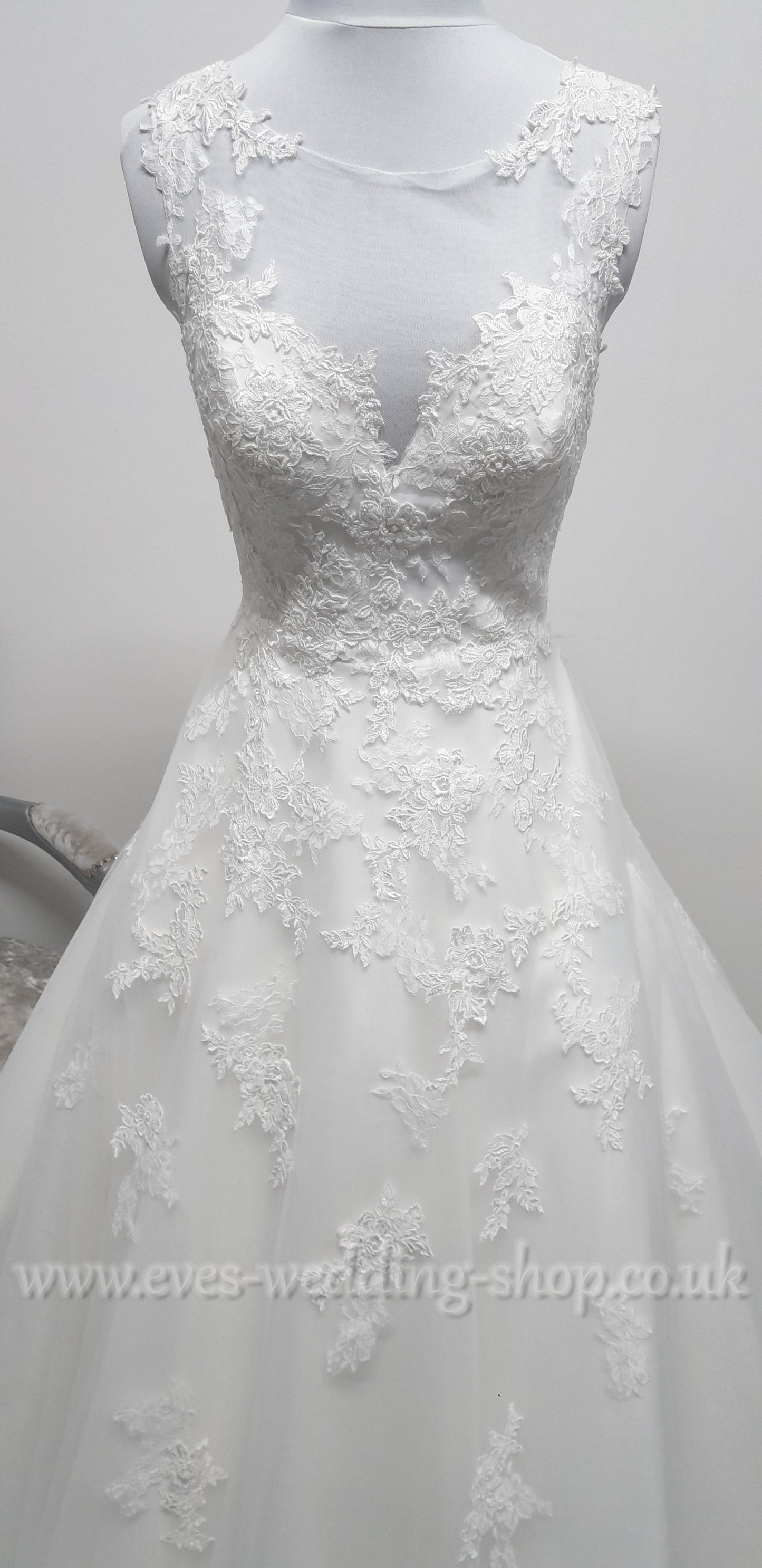 Charlotte Bridal  ivory wedding dress UK size 6