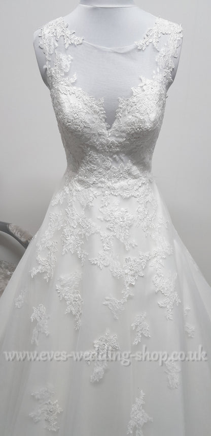 Charlotte Bridal  ivory wedding dress UK size 6