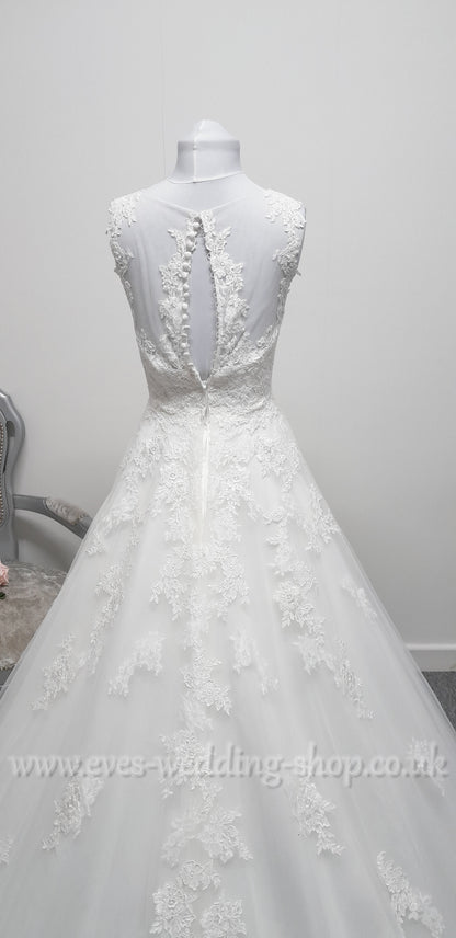 Charlotte Bridal  ivory wedding dress UK size 6