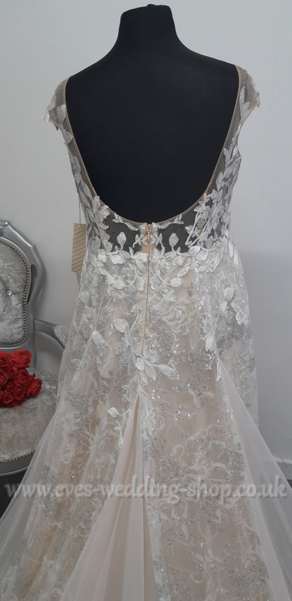 David's bridal Galina ivory champagne wedding dress US 22, UK 24