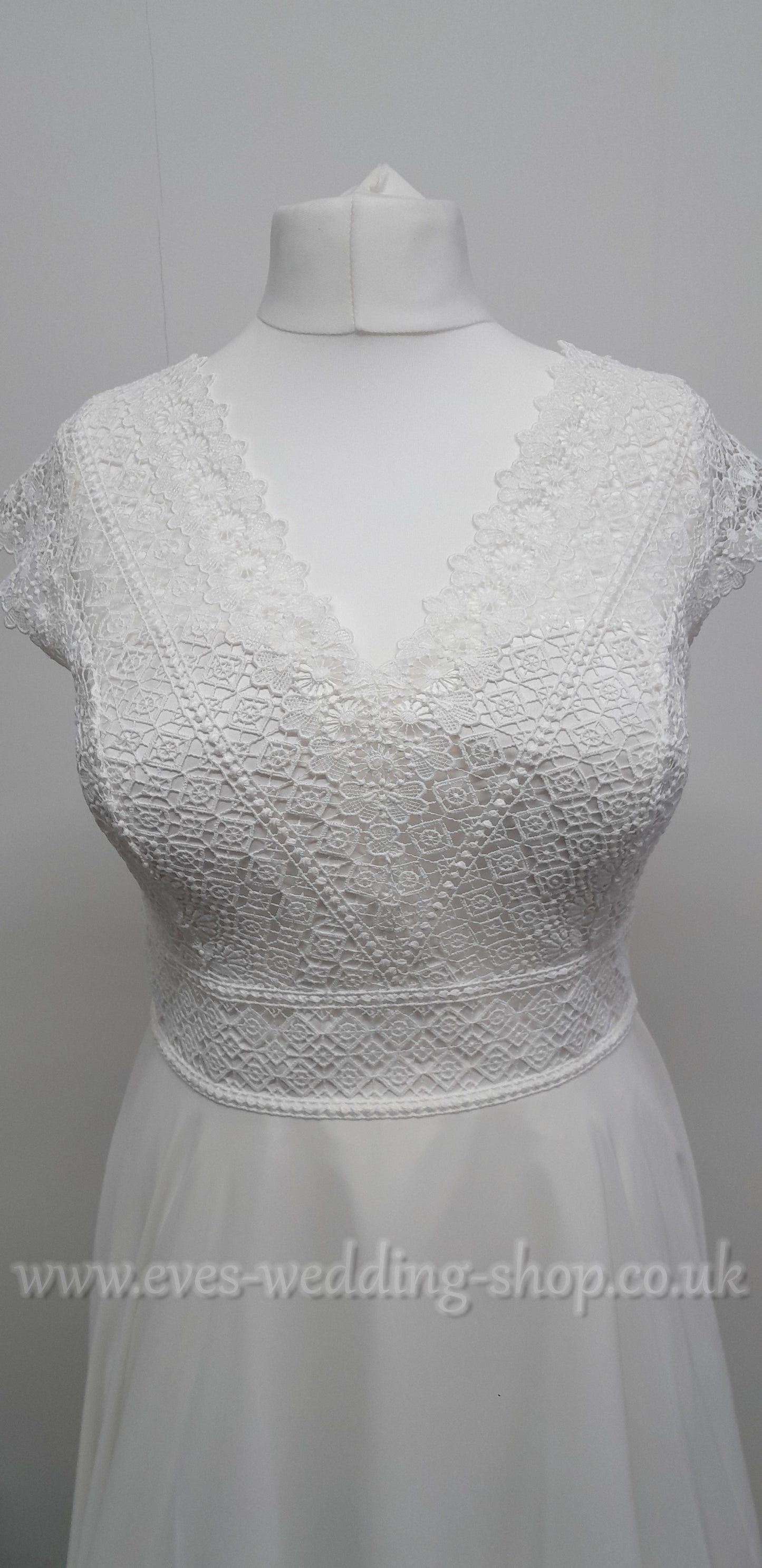 Bianco Evento Margaret ivory crochet/chiffon wedding dress UK 22, EU 48