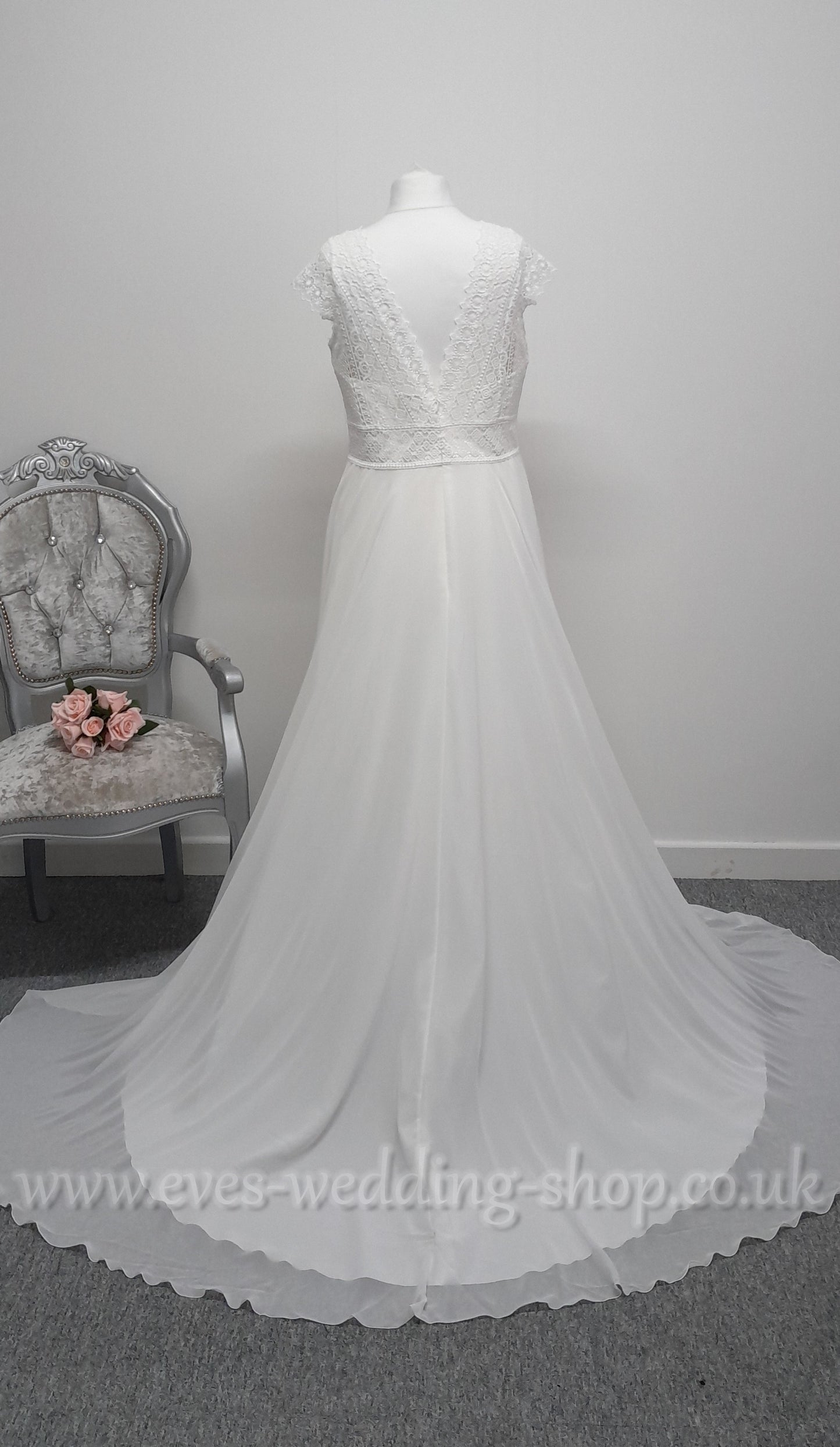 Bianco Evento Margaret ivory crochet/chiffon wedding dress UK 22, EU 48