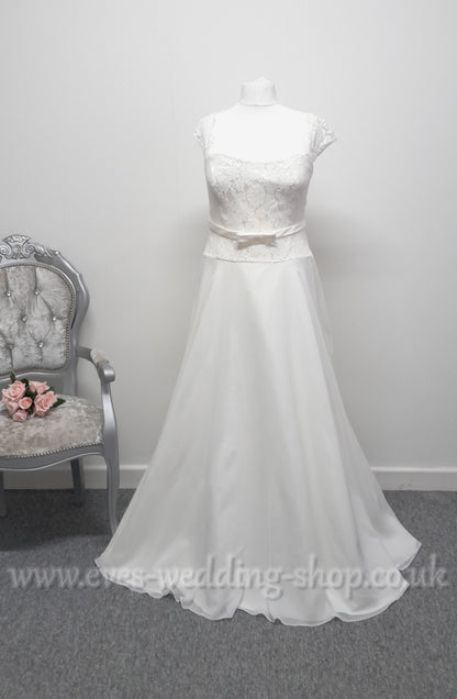 Millie May ivory lace/chiffon wedding dress with straps UK 22