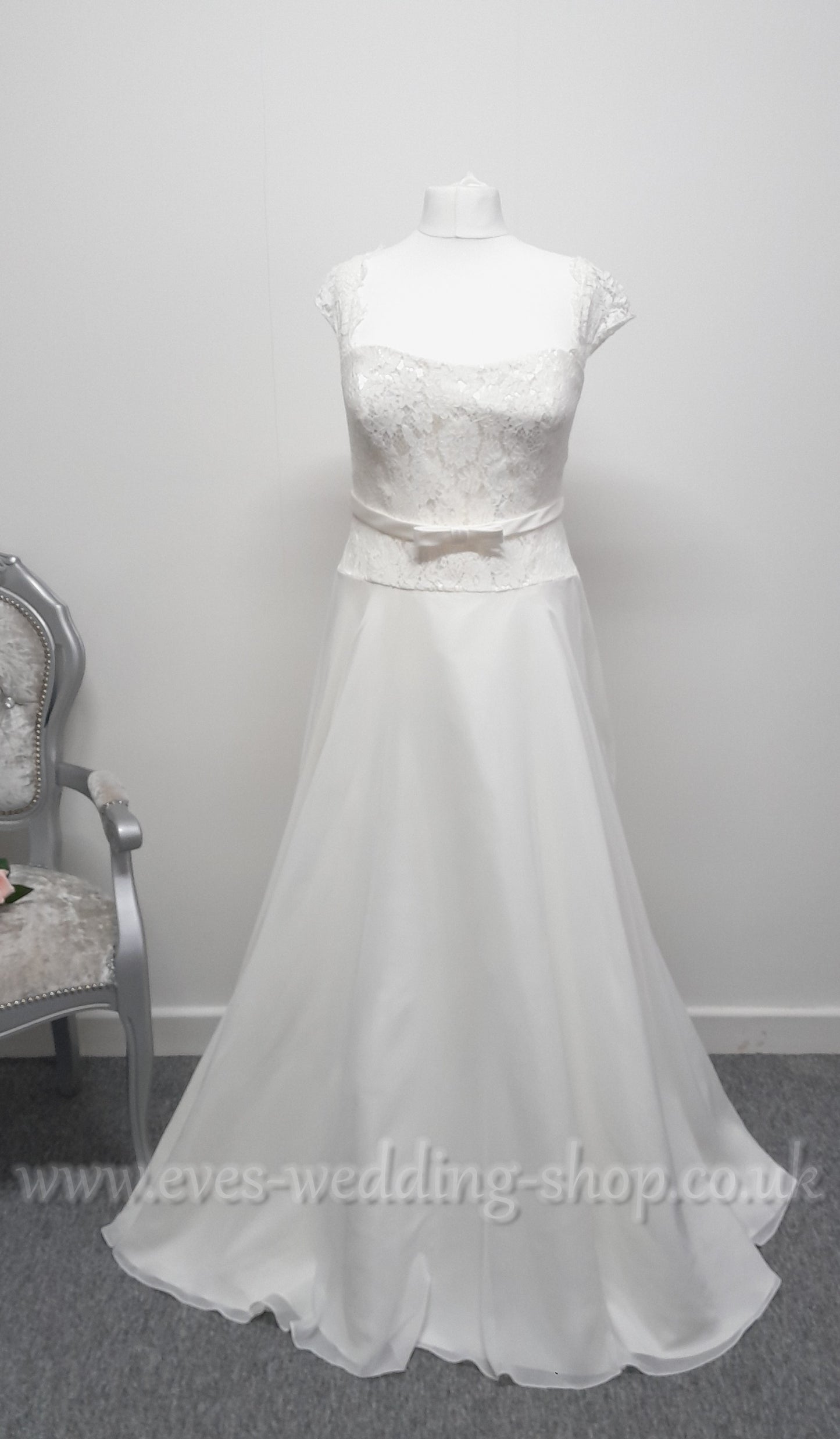 Millie May ivory lace/chiffon wedding dress with straps UK 22
