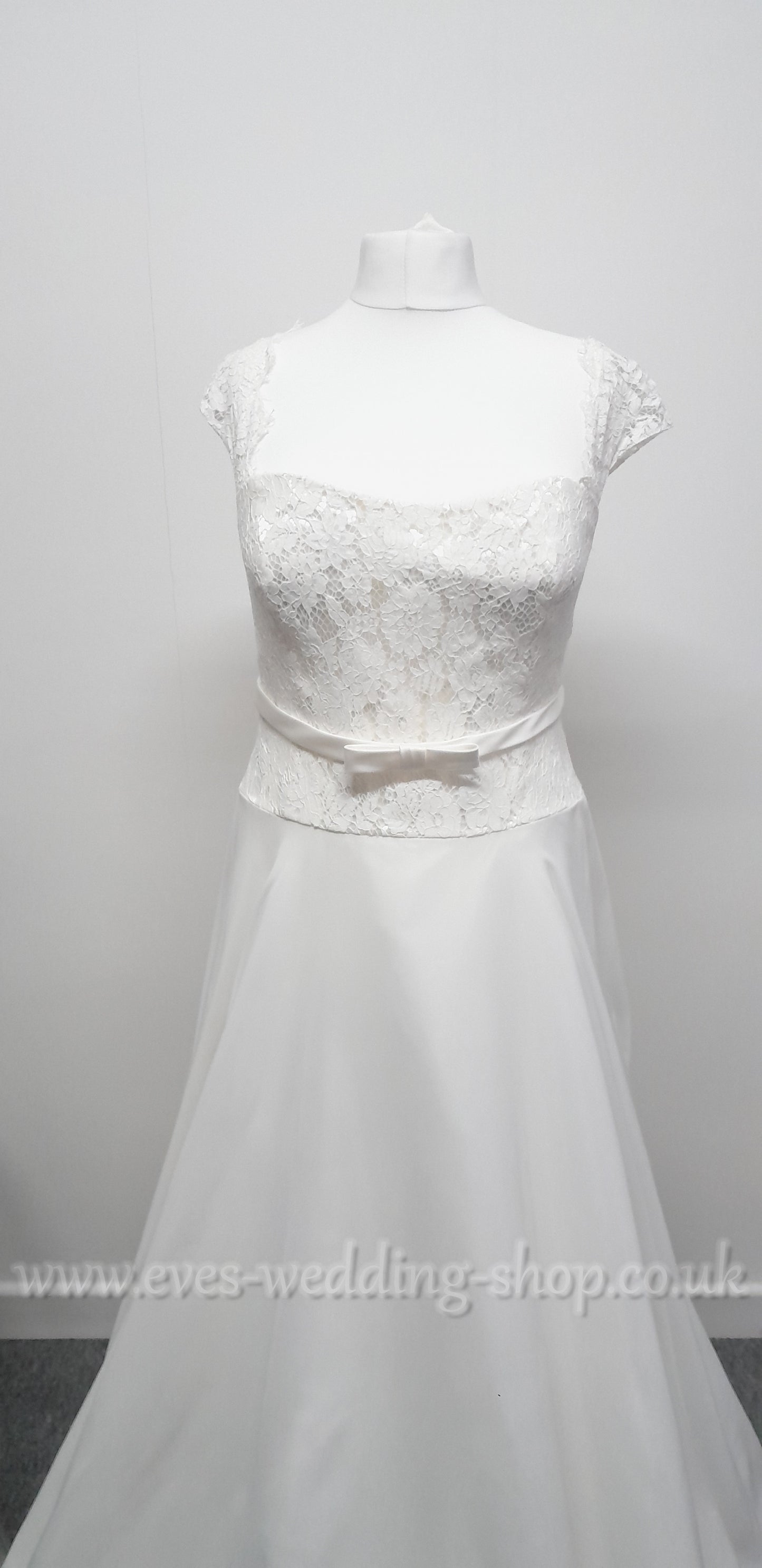 Millie May ivory lace/chiffon wedding dress with straps UK 22