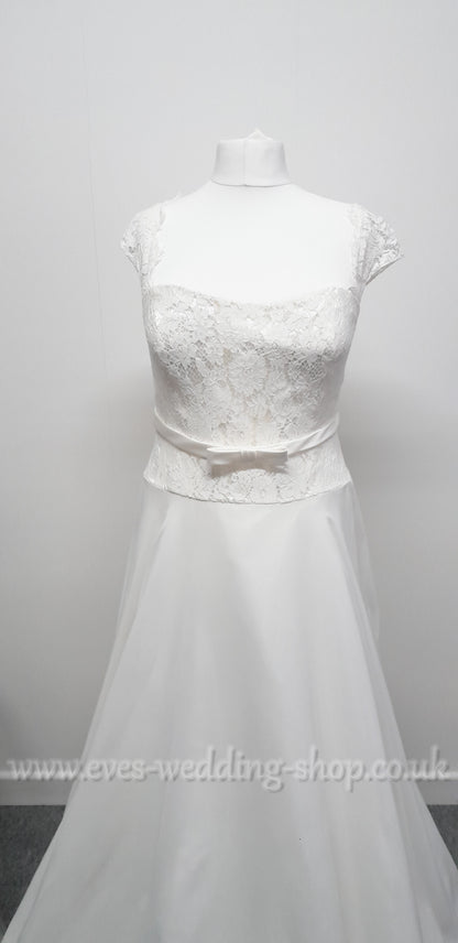 Millie May ivory lace/chiffon wedding dress with straps UK 22