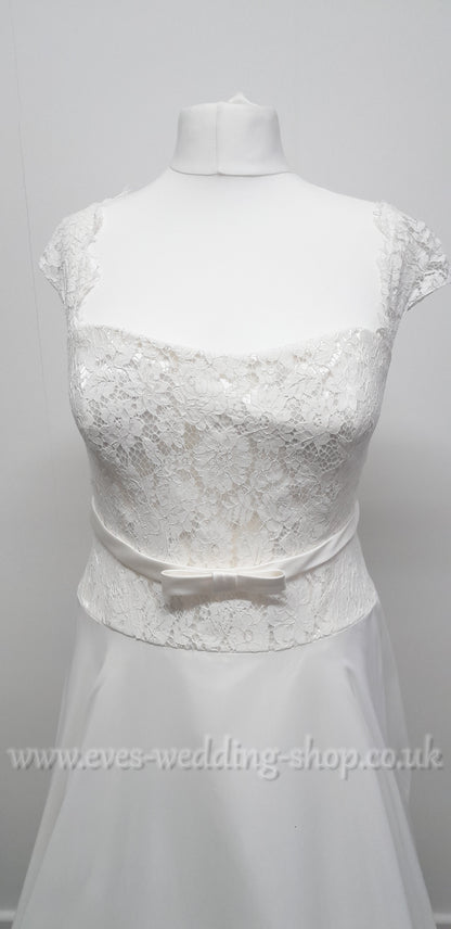 Millie May ivory lace/chiffon wedding dress with straps UK 22