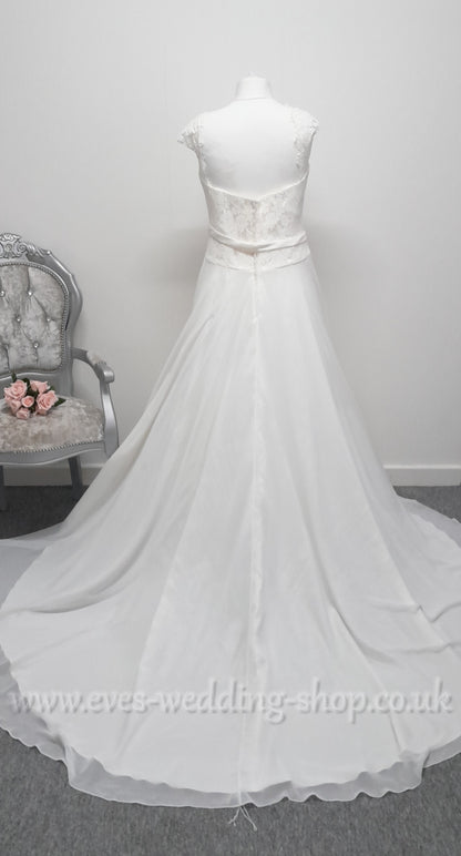 Millie May ivory lace/chiffon wedding dress with straps UK 22