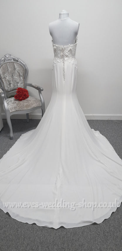 Charlotte Bridal ivory crepe wedding dress UK 10
