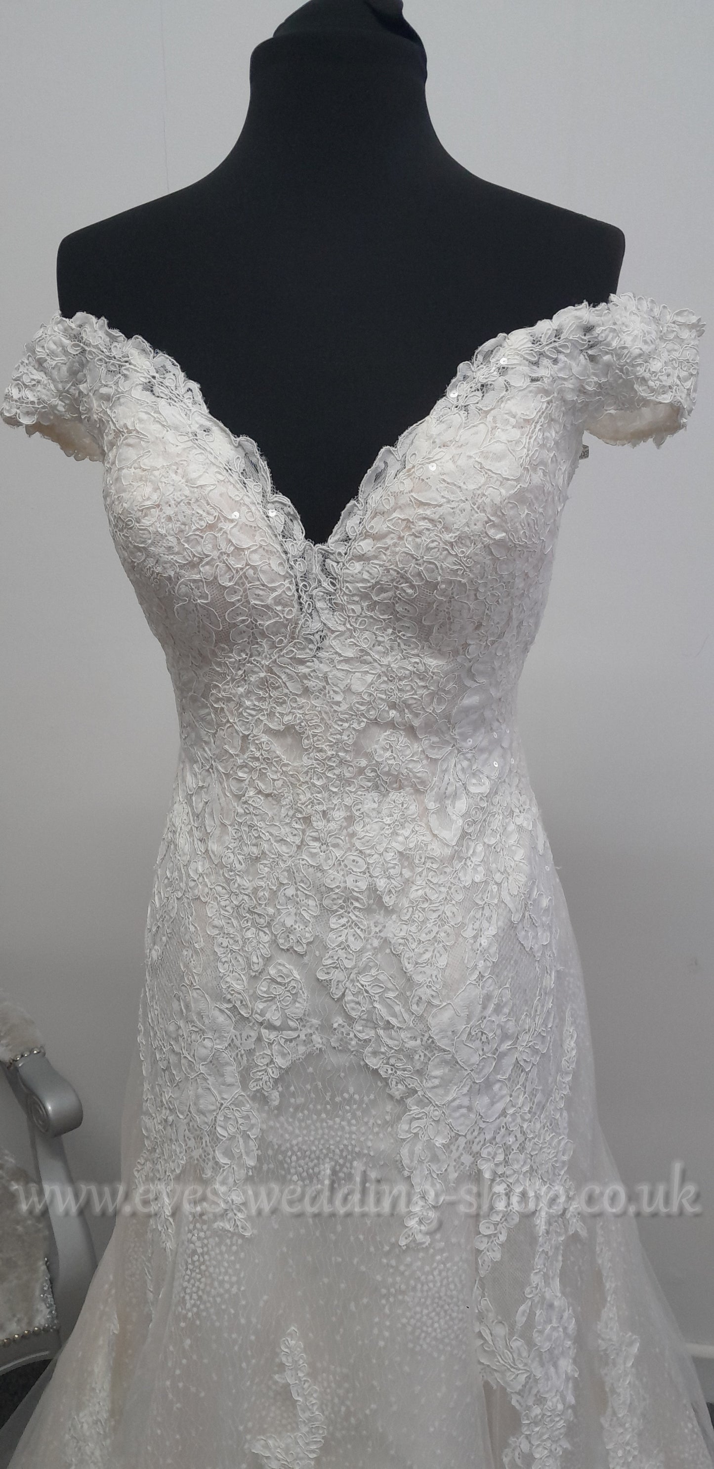 Maggie Sottero warm ivory off shoulder wedding dress UK 12