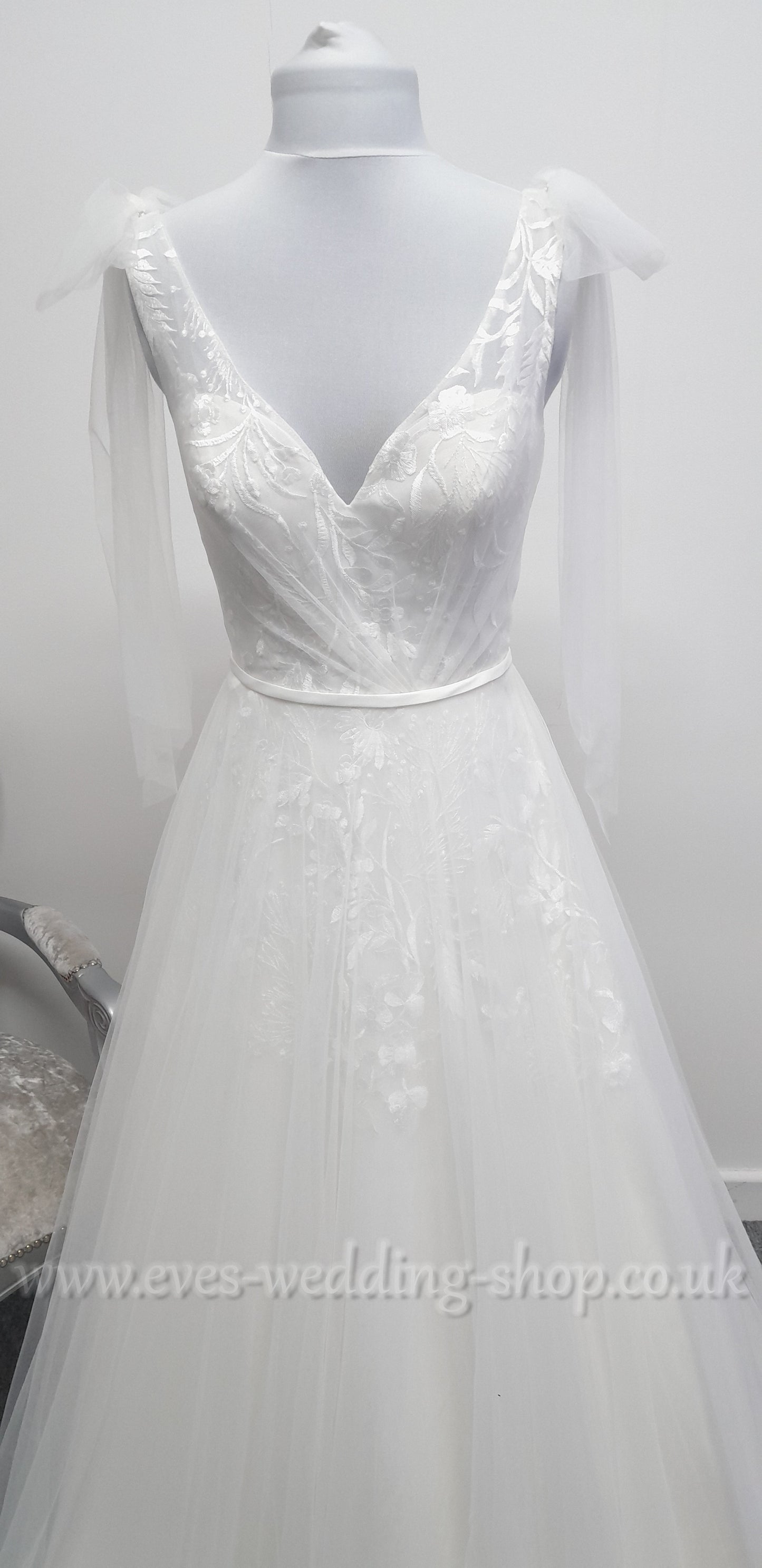 Charlotte bridal V neck A line wedding dress UK 10