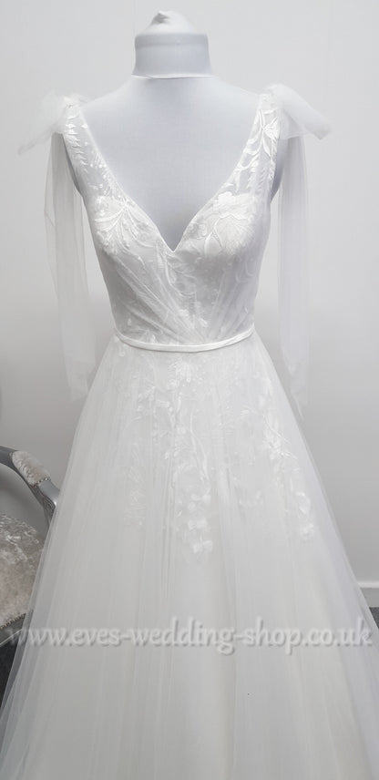 Charlotte bridal V neck A line wedding dress UK 10