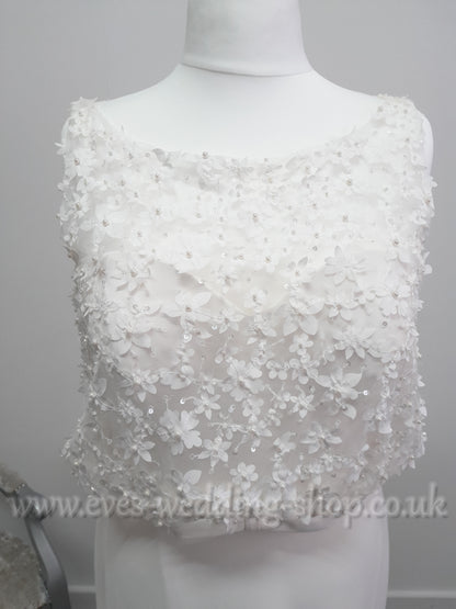 Simple elegant ivory beach / destination wedding dress UK 16