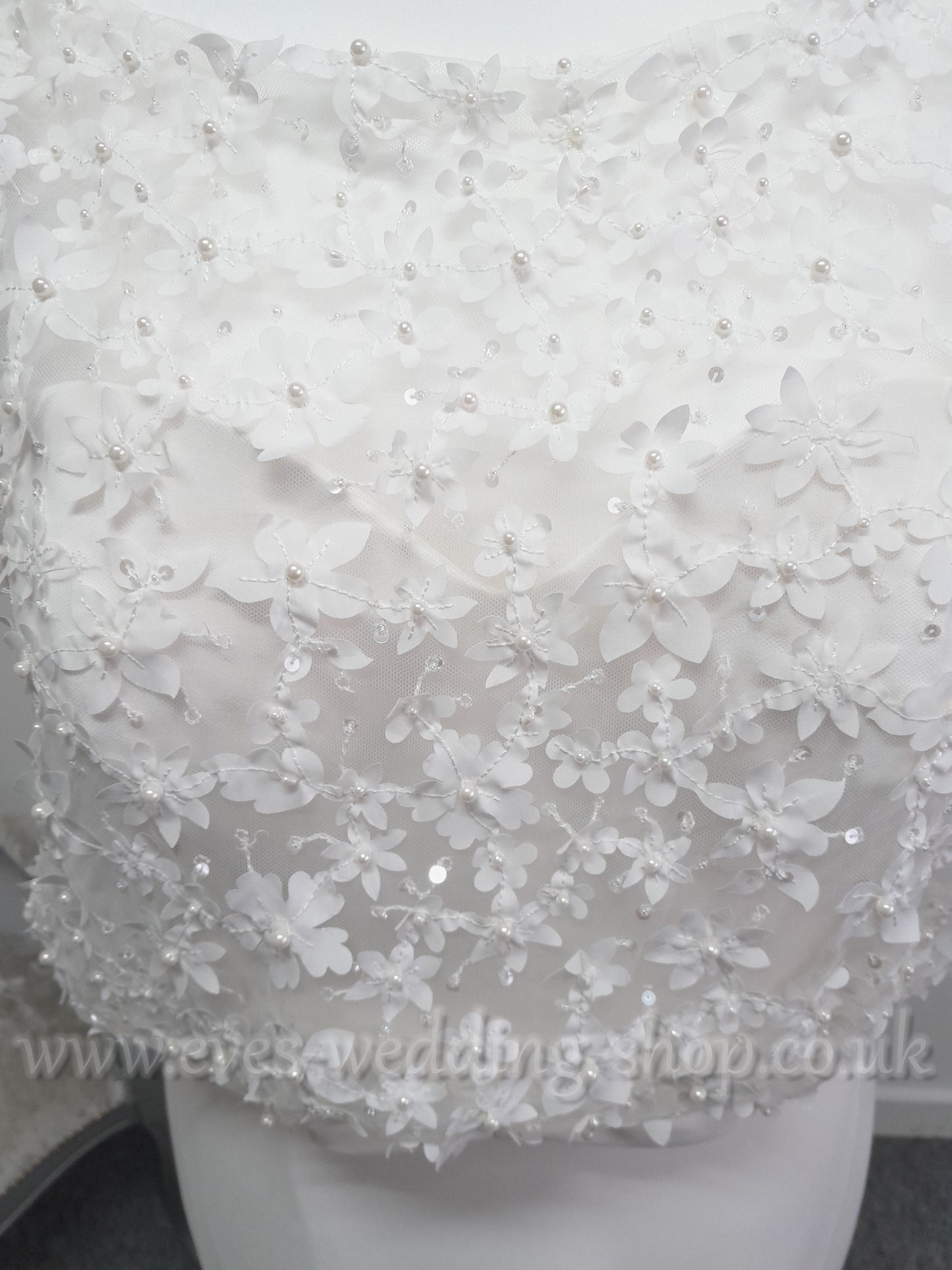 Simple elegant ivory beach / destination wedding dress UK 16