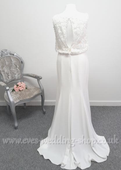 Simple elegant ivory beach / destination wedding dress UK 20
