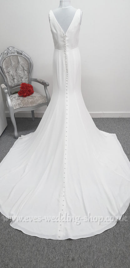 LJ Bridal ivory crepe wedding dress UK 10