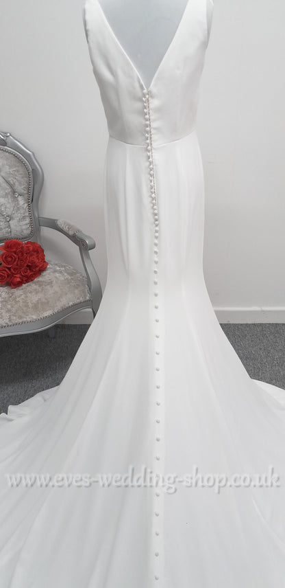 LJ Bridal ivory crepe wedding dress UK 10