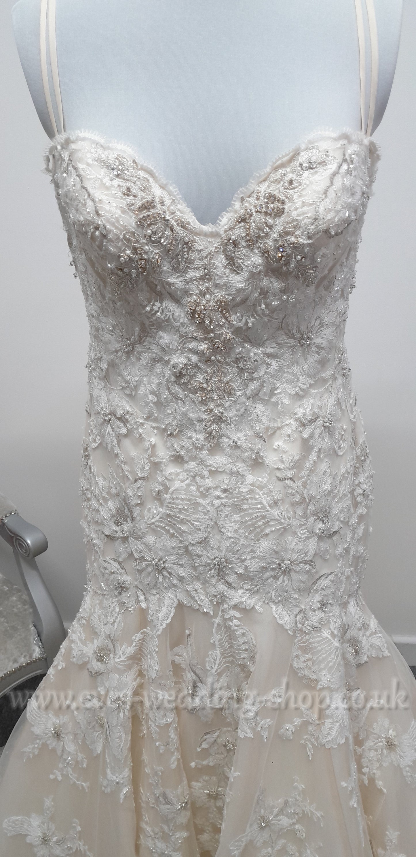 Beautiful Anna Lizh ivory/rum pink wedding dress with floral detail UK 14