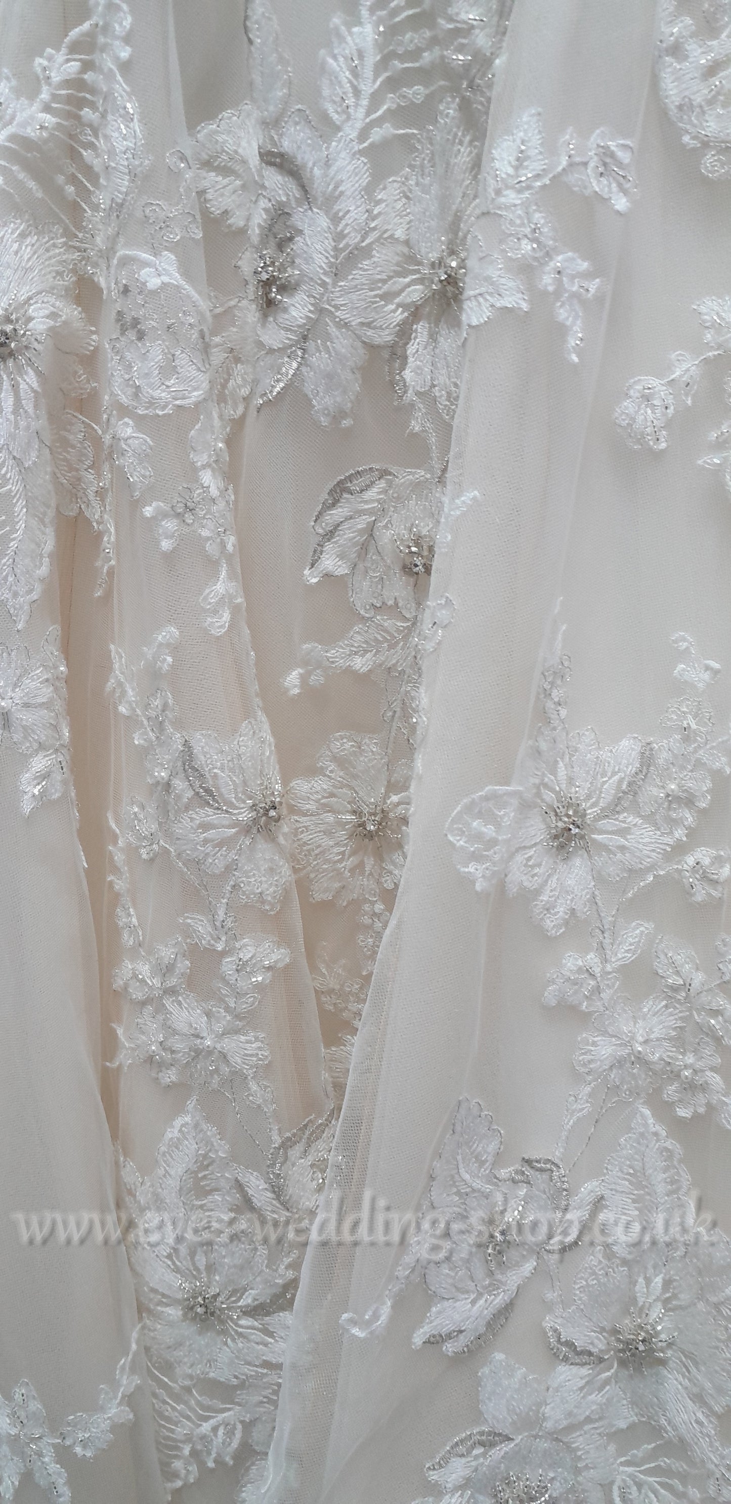Beautiful Anna Lizh ivory/rum pink wedding dress with floral detail UK 14