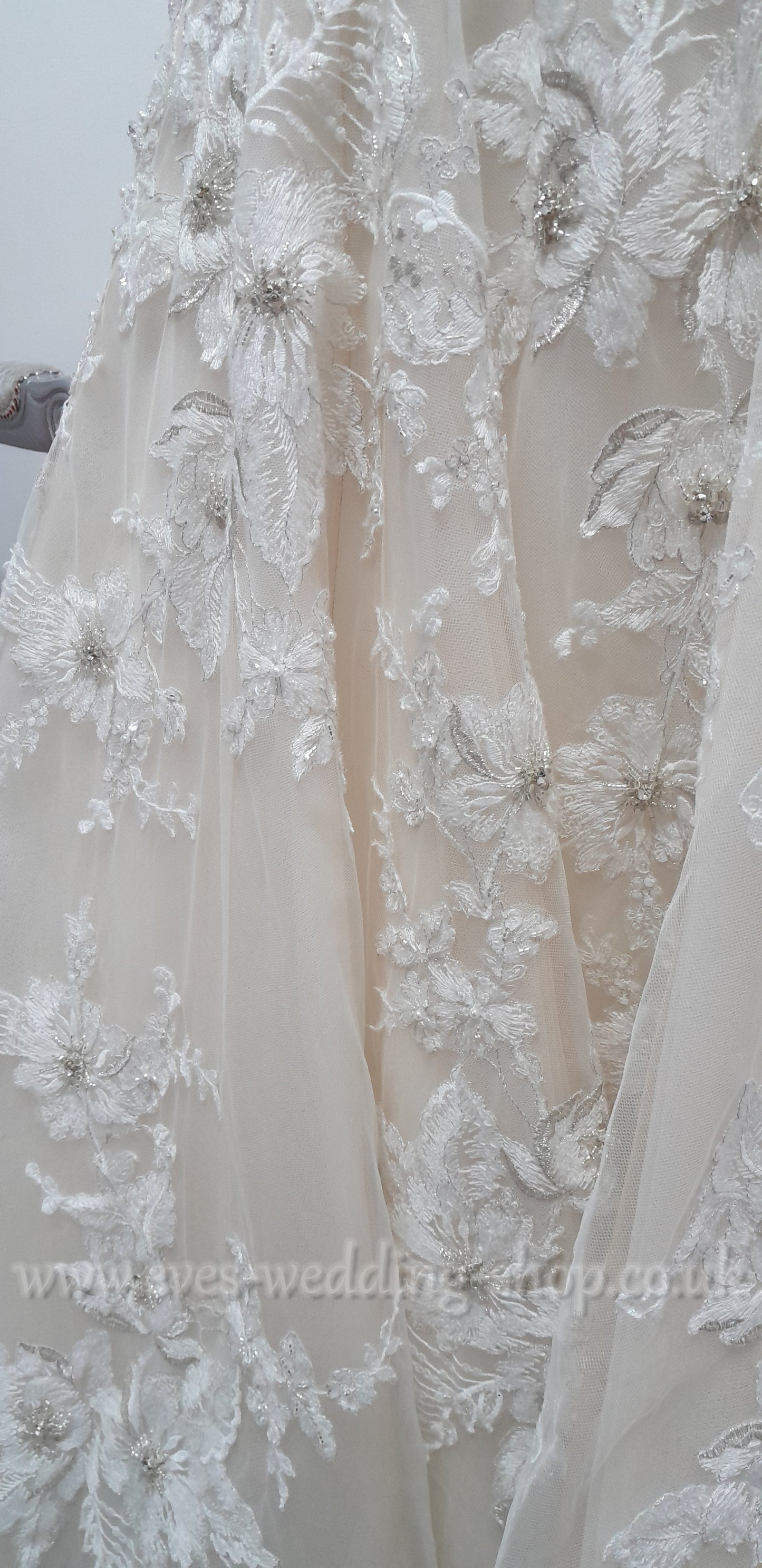 Beautiful Anna Lizh ivory/rum pink wedding dress with floral detail UK 14