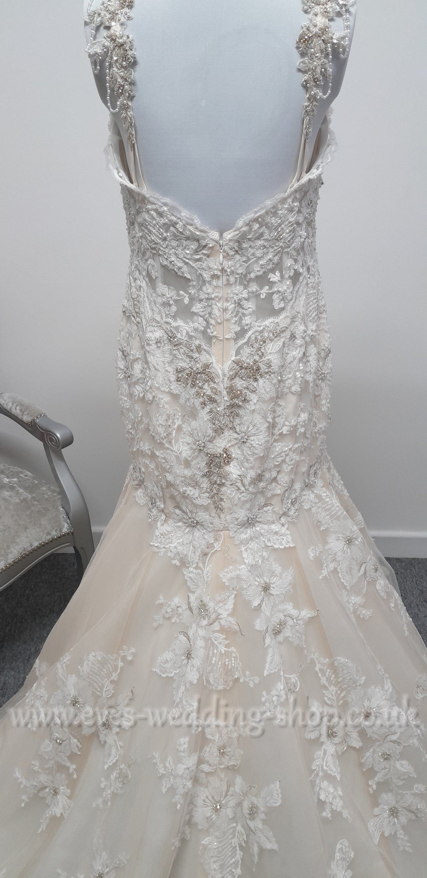 Beautiful Anna Lizh ivory/rum pink wedding dress with floral detail UK 14