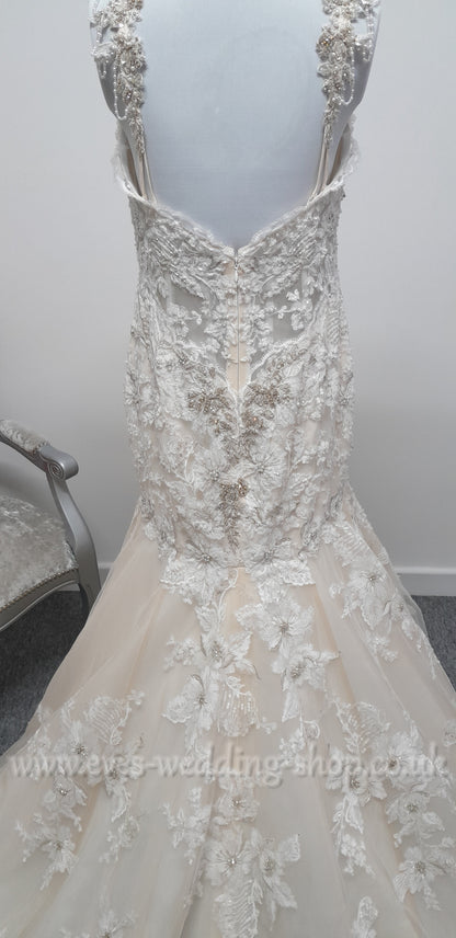 Beautiful Anna Lizh ivory/rum pink wedding dress with floral detail UK 14