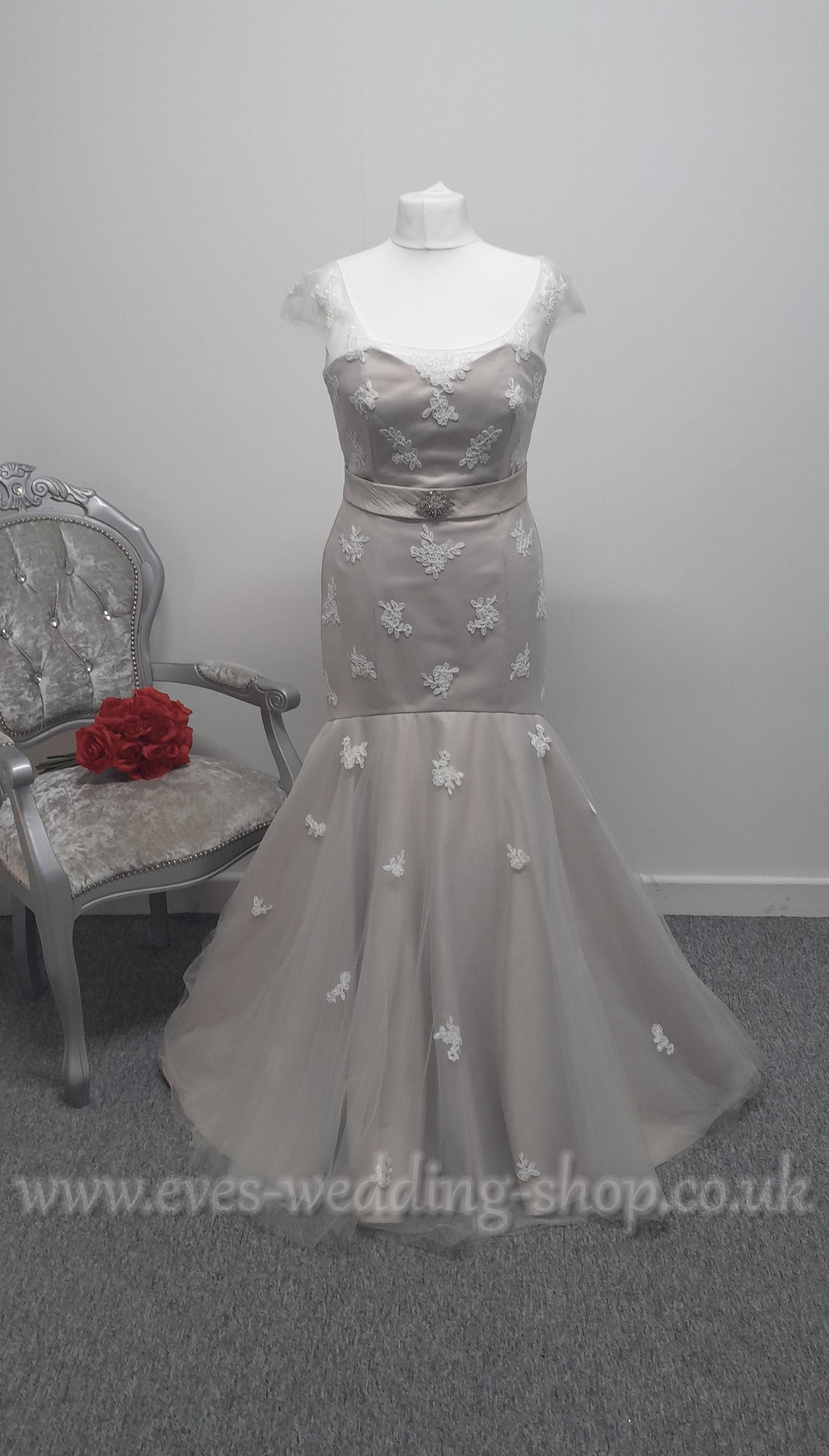 Lou Lou bridal grey wedding dress with brooch UK 16