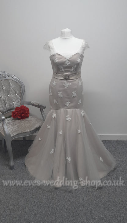 Lou Lou bridal grey wedding dress with brooch UK 16