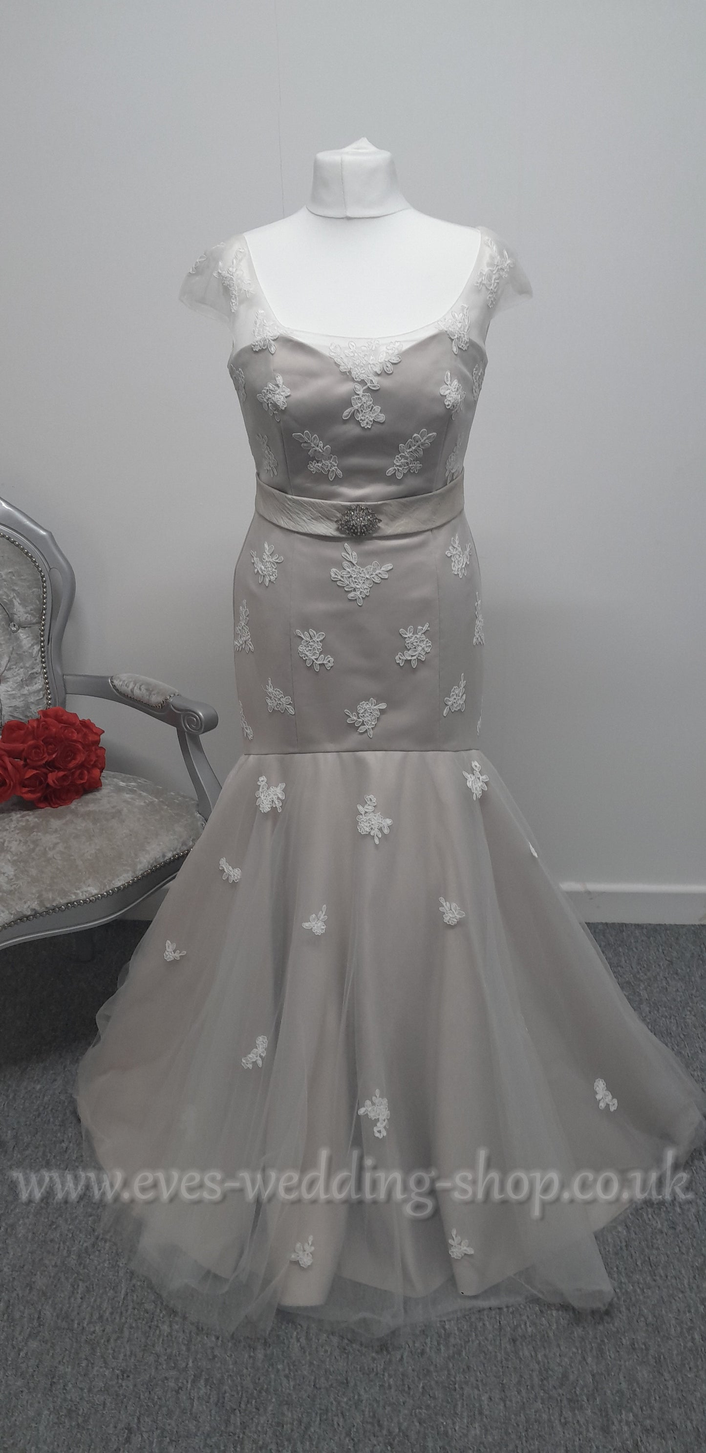 Lou Lou bridal grey wedding dress with brooch UK 16
