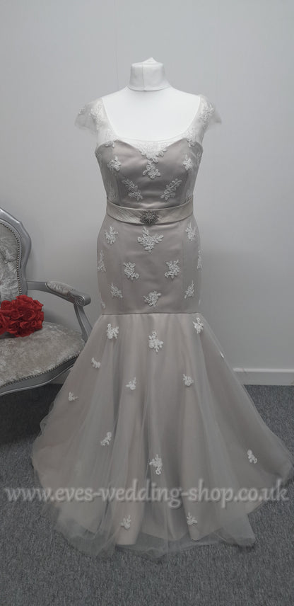 Lou Lou bridal grey wedding dress with brooch UK 16