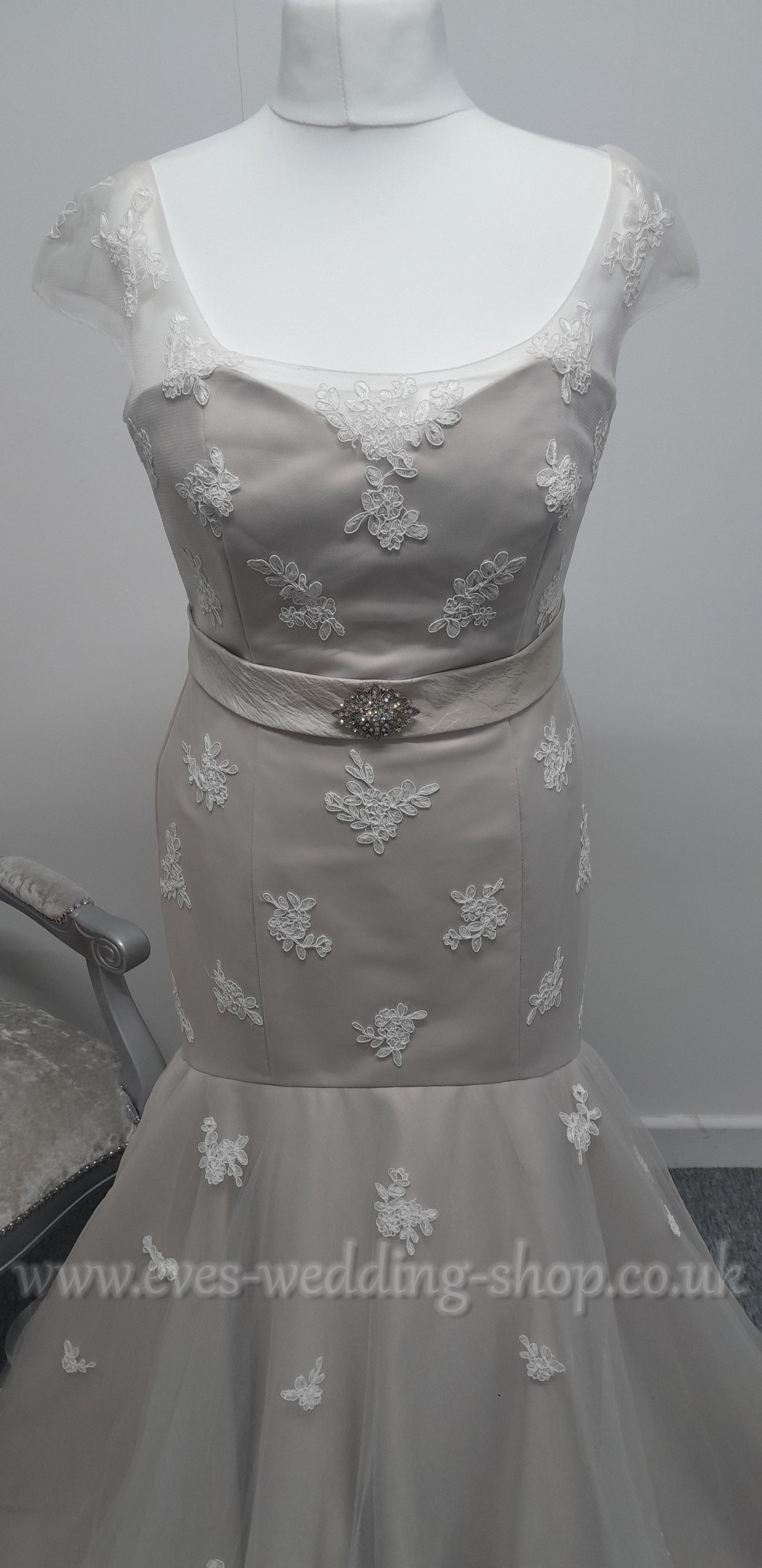 Lou Lou bridal grey wedding dress with brooch UK 16