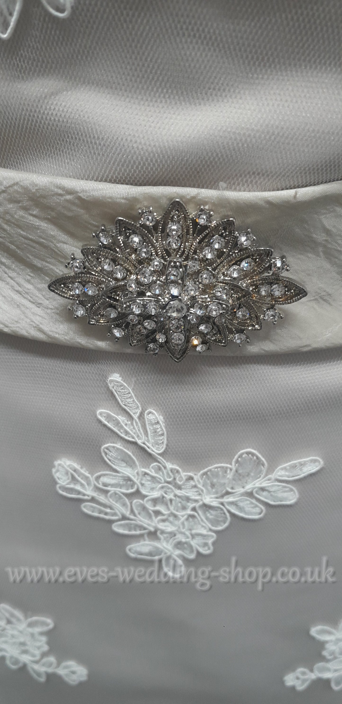 Lou Lou bridal grey wedding dress with brooch UK 16