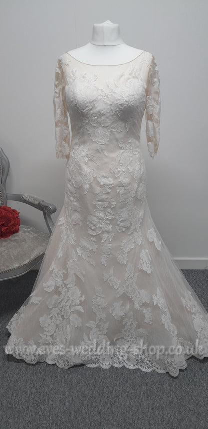 Ivory/rum pink wedding dress with sleeves UK 16