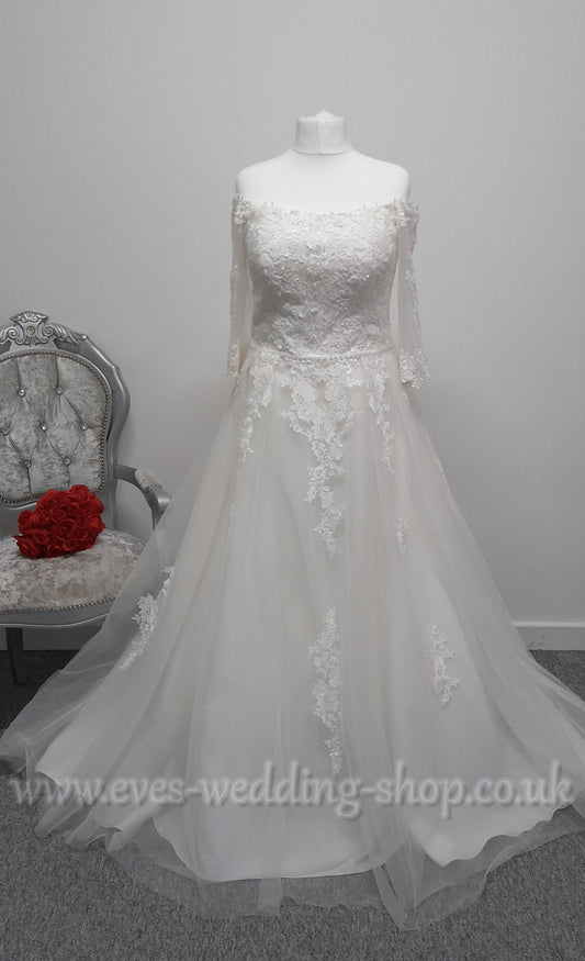 Romantica ivory wedding dress with sleeves UK 16
