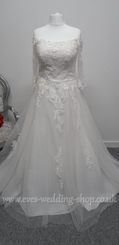 Romantica ivory wedding dress with sleeves UK 16