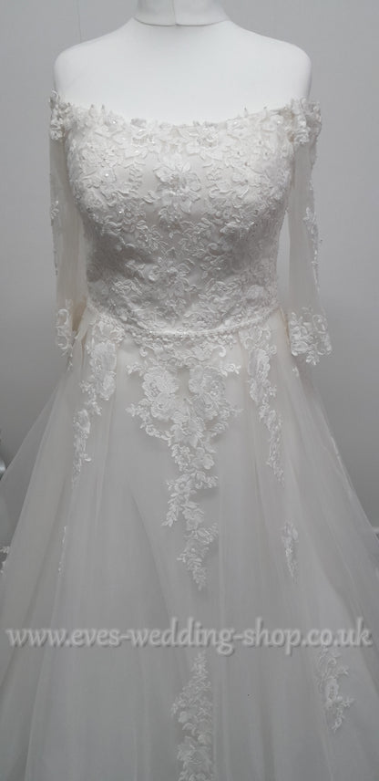 Romantica ivory wedding dress with sleeves UK 16