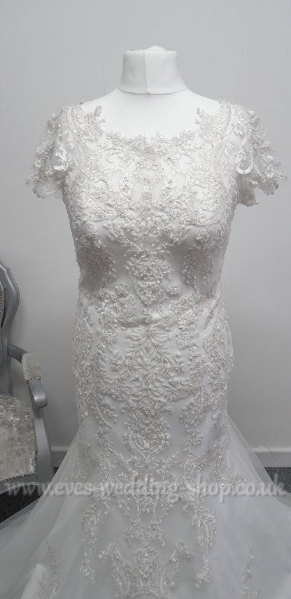 Envy by Phoenix ivory wedding dress UK 16