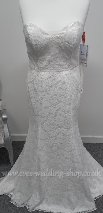 Veromia simple ivory lace wedding dress UK 16