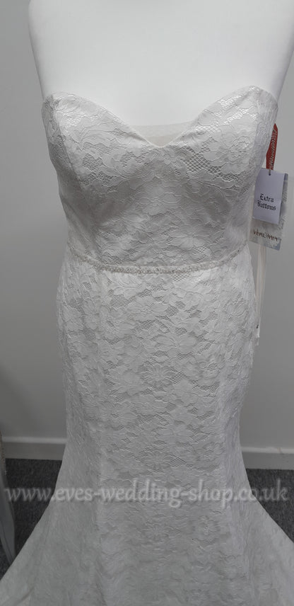 Veromia simple ivory lace wedding dress UK 16