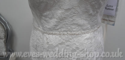 Veromia simple ivory lace wedding dress UK 16