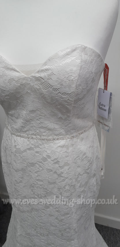 Veromia simple ivory lace wedding dress UK 16