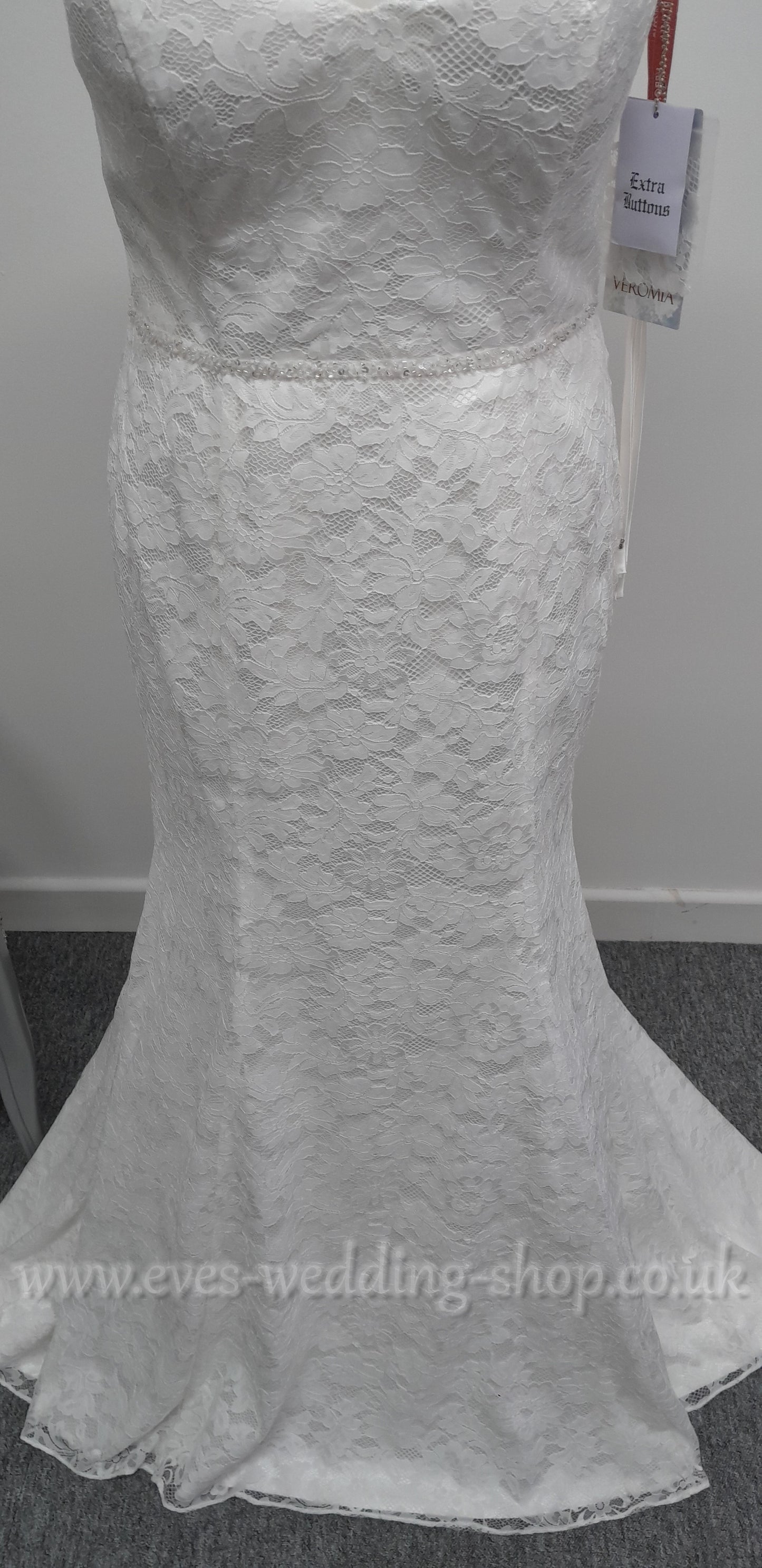 Veromia simple ivory lace wedding dress UK 16